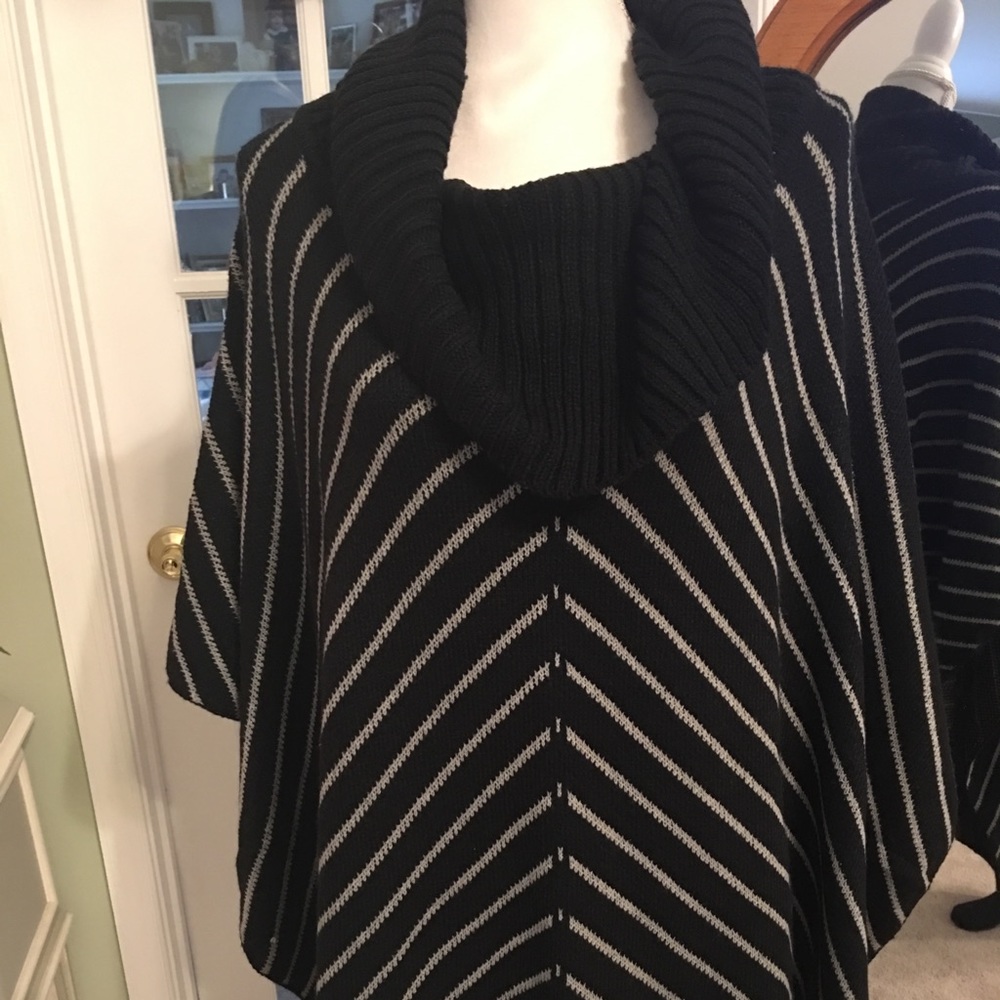 Gorgeous reversible turtleneck cape!